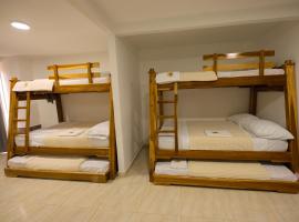 Hotel Puerta del Sol de Uraba，位于阿帕尔塔多的酒店