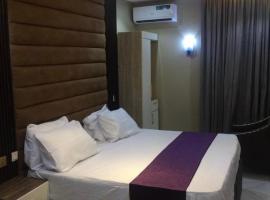 Mont’Kiara Suites，位于奥韦里的酒店