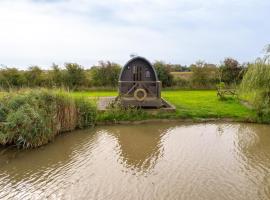 Lakeside Fishing Pods，位于波士顿的度假屋