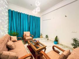 Love Lounge - Luxury 3BHK Villa in Greater Noida，位于诺伊达的乡村别墅