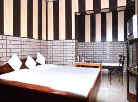 Hotel Kaushalya Residency Inn Uttarakhand Near By Gandhi Park - Family-friendly，位于Berināg的酒店