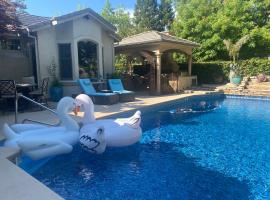 Tuscany Dorado Resort，位于Cameron Park的酒店