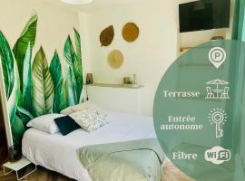 Le Tropical - Studio avec terrasse，位于昂古莱姆的酒店