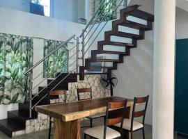 Whispering Clouds Beach House，位于Kings Pen的酒店