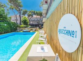Hotel Arlecchino Riccione，位于里乔内的带按摩浴缸的酒店