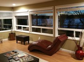 C19 Conscious, QUIET, ADULT Lake View Rental，位于Sammamish的酒店