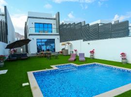 Al Bandar Luxury Villa with 5BHK with private pool，位于富查伊拉的酒店