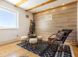 Vikendica Bjelašnica Lukavac，位于别拉什尼察的木屋