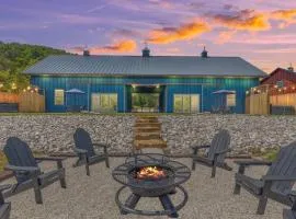 New Barndo/Kayak Launch/ 2 Private Hot Tubs