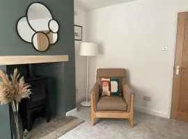 4@No.4. A cosy spot for 4 and one furry friend