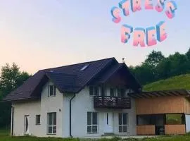 Cabana Trei Brazi cu ciubar si loc de joacă exterior