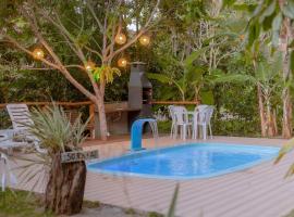 Aruana Suites Seu Refúgio Entre Árvores a 5km da Vila de Praia do Forte，位于普拉亚多的木屋