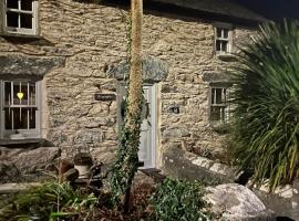 Brynglas Cottage with Hot Tub, Anglesey.，位于Llanfachraeth的酒店