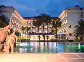 Ree Mohasambath Hotel & Resort，位于Phumĭ Thnál的酒店