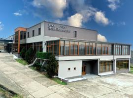 Camere de inchiriat Dusan si Fiul Resita Sud - SELF CHECK IN，位于雷希察的酒店