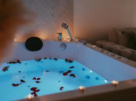 Luxury Jacuzzi Apartment，位于莫斯塔尔的酒店