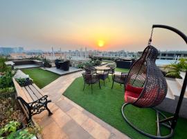 Juhu Getaway with Rooftop Pad!，位于孟买的海滩短租房