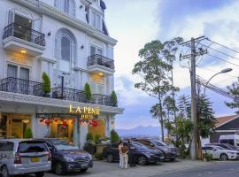 La Pense'e Hotel - Dalat，位于大叻的Spa酒店