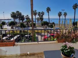 Beach panorama Caleta，位于卡莱塔德贝莱斯的公寓