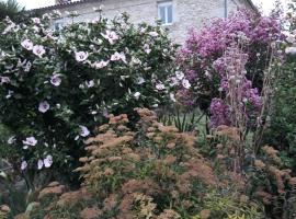 gîte Les Iris 3 étoiles 47 RUFFIAC，位于吕菲亚克的酒店