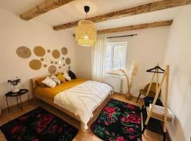 FRIENDS HOUSE - Ізки 33