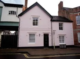 The Bakehouse - central townhouse sleeps 8 people