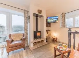 Romantic getaway, little two bed, two bath barn conversion with amazing views and parking