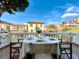[Villa Migliorini] Lusso & Comfort in Finalborgo.，位于菲纳莱利古雷的酒店