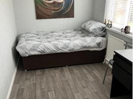 Macs Belfast Single bedroom，位于贝尔法斯特的酒店