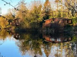 'Little Grebe' - Secluded Rustic Lodge - Fishermans delight.