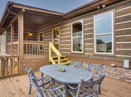 Peaceful Celina Cabin with Hot Tub and Lake View!，位于Celina的酒店