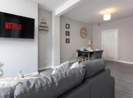 Air Host and Stay - Index House 3 bedroom 5 mins to city free parking