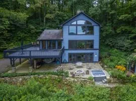 Blue Ridge Bliss Gorgeous home with hot tub & stunning views