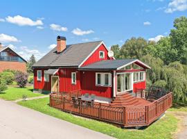 Familienfreundliches Schwedenhaus Fengersfors，位于Fengersfors的酒店