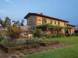 Olimagio Farm Stay with animals and 25m pool, beach at cycling distance，位于彼得拉桑塔的酒店