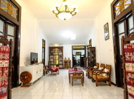 Griya Merbabu Asri Homestay (up to 14pax @ Salatiga central)，位于沙拉迪加的酒店