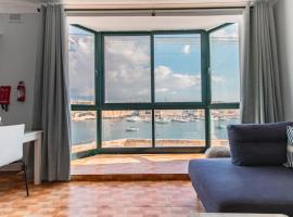 Grand Harbour View，位于比尔古的带停车场的酒店