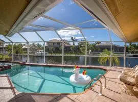 Waterfront Home With Heated Pool/Jacuzzi and only 1mile to beach