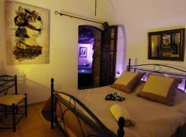 chambre love romantique avec spa privée，位于卡尔维的住宿加早餐旅馆