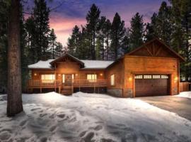 Harrods Cabin: 3BR, 2BA, Game Room, Prime Location in Big Bear!，位于大熊湖的酒店