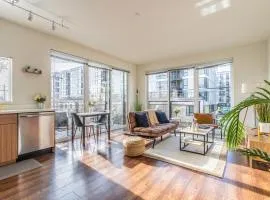 Close Downtown Modern Apartment - Pet Friendly, WiFi, Rooftop views