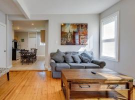 NEW! Boston Condo Near MBTA, 3 Mi to Fenway! (U2)，位于波士顿的酒店