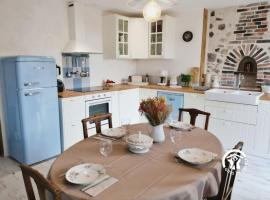 Séjour féerique dans un gîte champêtre avec jardin, poêle à bois et terrasse à Sainte-Suzanne - FR-1-600-192，位于Sainte-Suzanne的酒店