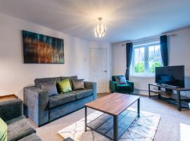 3 Bed Gem in Pontefract for Easy Commutes to Leeds and Wakefield，位于庞特佛雷特的酒店