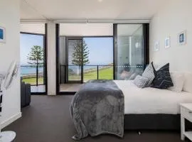 The Sandpiper - A Newy Beachfront Beauty