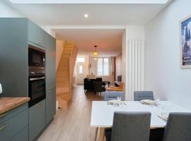 House in Lille near Euratech private terrace.，位于里尔的酒店