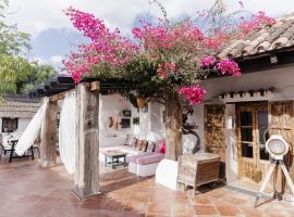 Boutique Hotel Rancho Los Lobos，位于希梅纳德拉夫龙特拉的酒店