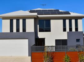 Lagoon Drive Yanchep，位于扬切普的酒店