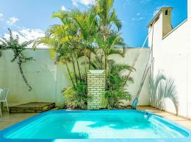 Casa c piscina em cond 150m praia Mariscal CCM004，位于邦比尼亚斯的酒店