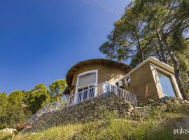 Sukoon, Bhatrojkhan, Near Ranikhet, Uttarakhand，位于Tota Ām的带停车场的酒店